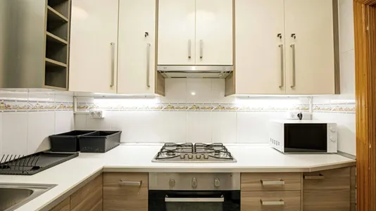 Rooms in Badalona - photo 7