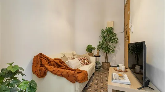 Rooms in Barcelona Ciutat Vella - photo 8