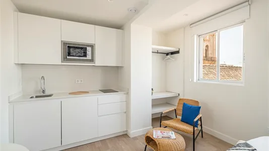 Rooms in Málaga - photo 5