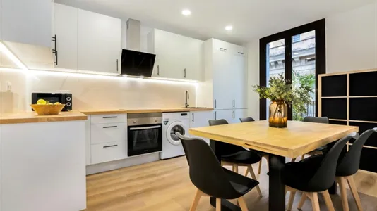 Rooms in Barcelona Ciutat Vella - photo 10