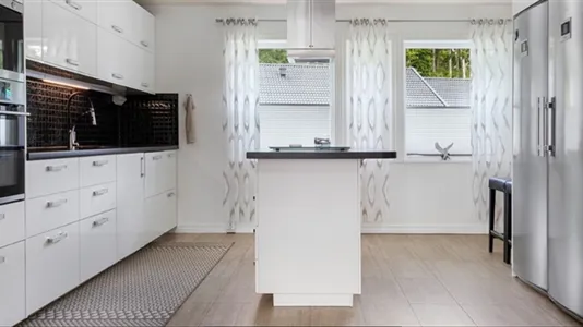 Houses in Lilla Edet - photo 1