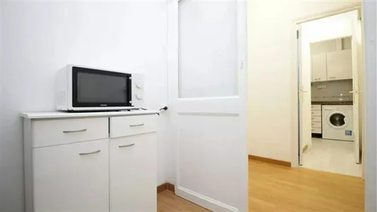 Rooms in Barcelona Ciutat Vella - photo 10