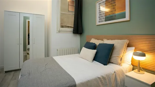 Rooms in Barcelona Eixample - photo 2