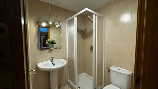 Rooms in El Encinar de los Reyes - photo 7