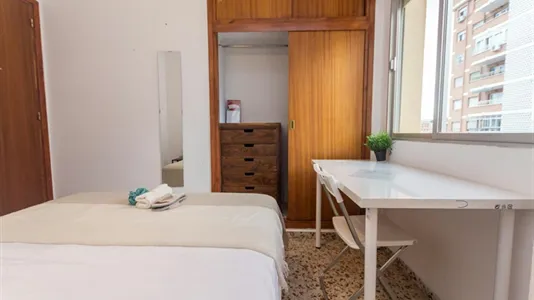 Rooms in Málaga - photo 4
