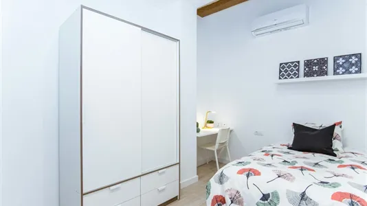 Rooms in Barcelona Ciutat Vella - photo 2
