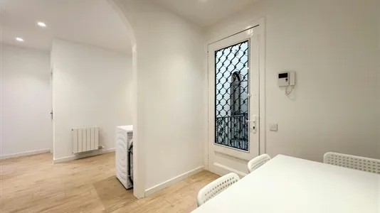 Rooms in Barcelona Ciutat Vella - photo 9