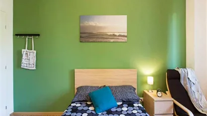 Room for rent in Milano Zona 8 - Fiera, Gallaratese, Quarto Oggiaro, Milan