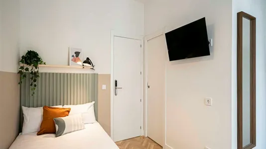 Rooms in Madrid Centro - photo 10