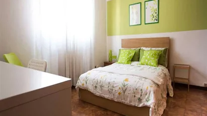 Room for rent in Milano Zona 9 - Porta Garibaldi, Niguarda, Milan