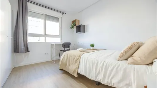 Rooms in el Camí de Vera - photo 5