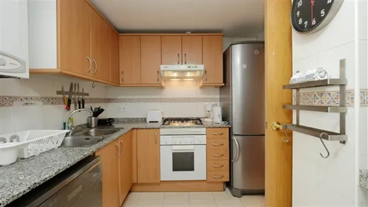 Rooms in Barcelona Ciutat Vella - photo 8