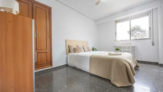 Rooms in Valencia Extramurs - photo 1