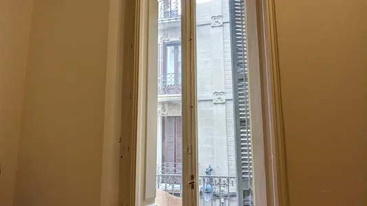 Rooms in Barcelona Ciutat Vella - photo 8