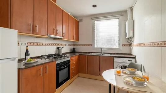 Rooms in Barcelona Ciutat Vella - photo 8