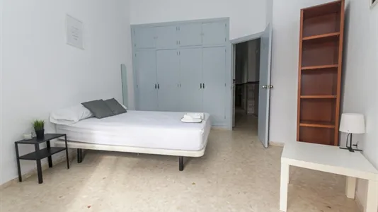 Rooms in Málaga - photo 4