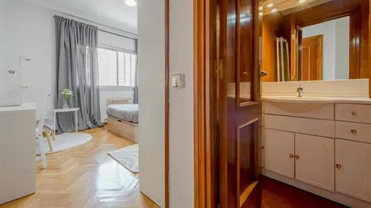 Rooms in Madrid Retiro - photo 8