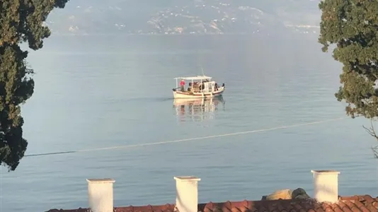 Houses in Loutraki-Agioi Theodoroi - photo 2