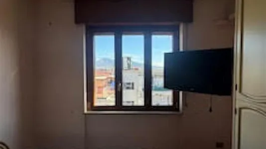 Rooms in Napoli Municipalità 4 - photo 2