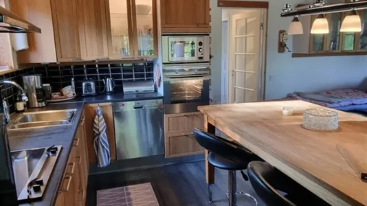 Houses in Mark - photo 11