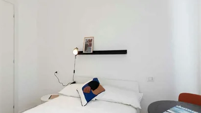 Room for rent in Milano Zona 8 - Fiera, Gallaratese, Quarto Oggiaro, Milan