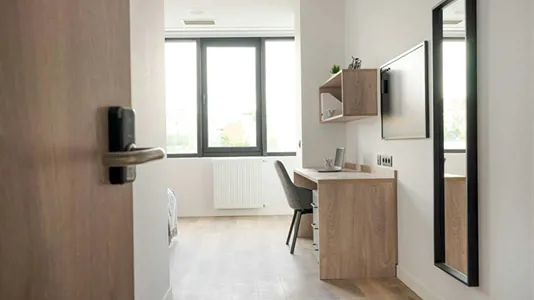 Rooms in Oviedo - photo 3