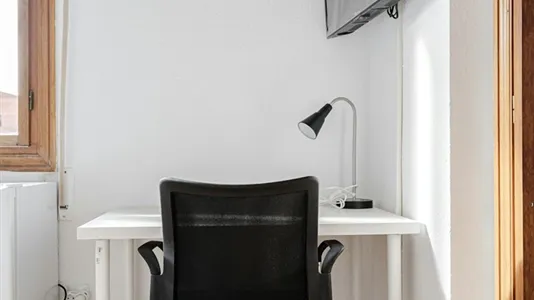 Rooms in Guadalajara - photo 9