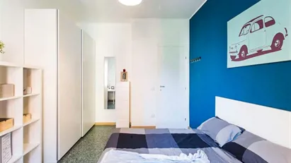 Room for rent in Milano Zona 8 - Fiera, Gallaratese, Quarto Oggiaro, Milan