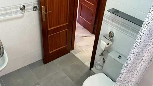 Rooms in Almería - photo 10