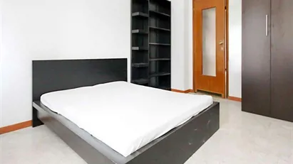 Room for rent in Milano Zona 6 - Barona, Lorenteggio, Milan
