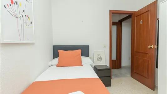 Rooms in Málaga - photo 4