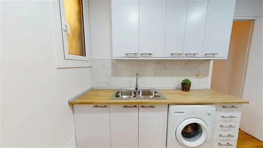 Rooms in Barcelona Eixample - photo 7