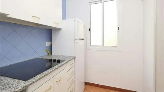 Rooms in Barcelona Ciutat Vella - photo 9