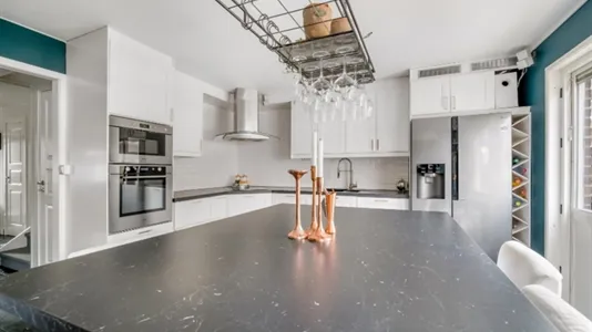 Houses in Täby - photo 1