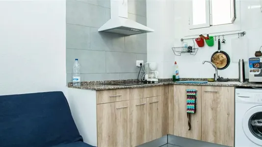 Rooms in Barcelona Ciutat Vella - photo 6