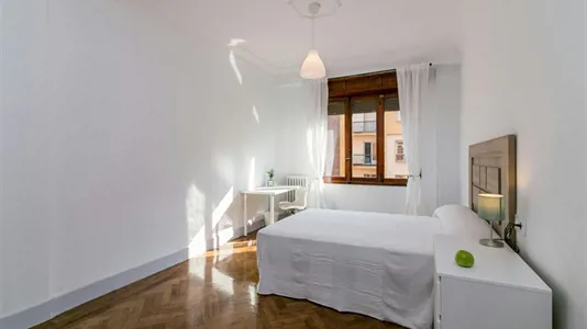 Rooms in Oviedo - photo 2