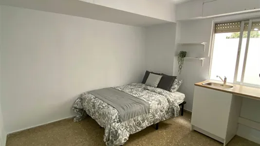 Rooms in Manises - photo 2