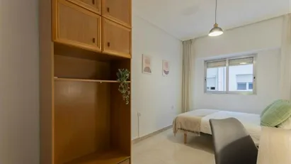 Room for rent in la Fontsanta, Comunidad Valenciana