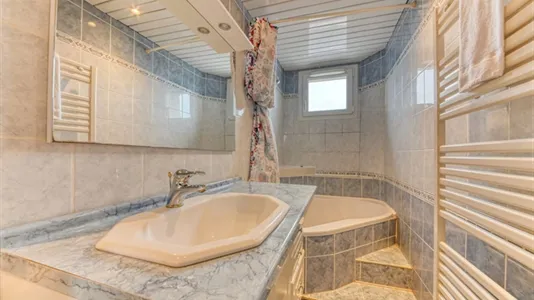 Apartments in Lyon - photo 9