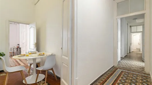 Rooms in Barcelona Ciutat Vella - photo 8