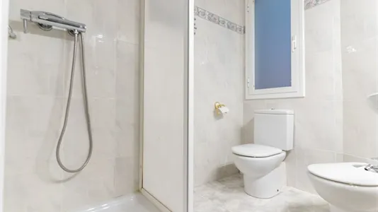 Rooms in Barcelona Eixample - photo 10