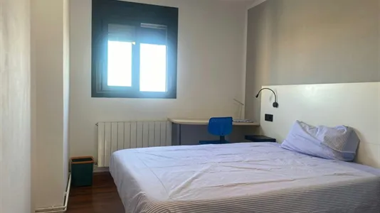 Rooms in Badia del Vallès - photo 9