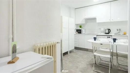Rooms in Madrid Chamartín - photo 10