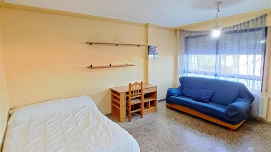Rooms in Albacete - photo 1