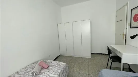 Rooms in Barcelona Sants-Montjuïc - photo 3