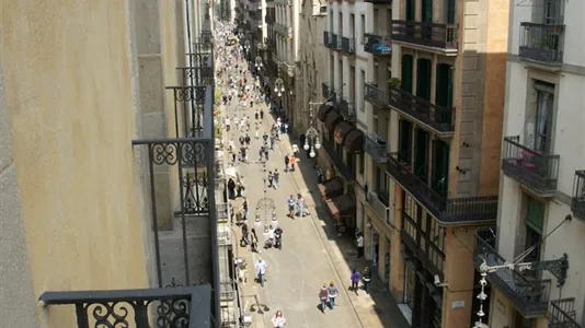 Rooms in Barcelona Ciutat Vella - photo 10