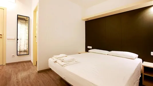 Rooms in Barcelona Ciutat Vella - photo 10