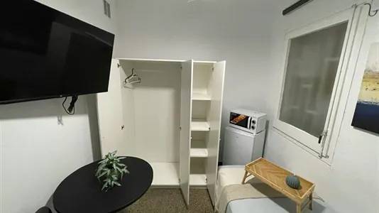Rooms in Barcelona Sants-Montjuïc - photo 4