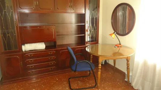 Rooms in Córdoba - photo 4
