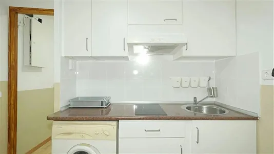 Rooms in Barcelona Ciutat Vella - photo 5